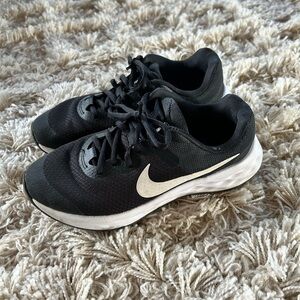 Nikes size 5Y